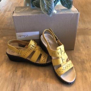 Clarks NEW Lexi leather sandals! without box!